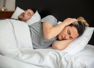 Spíte vedľa drevorubača? Ako chrápanie ovplyvňuje život(y) a čím môže byť nebezpečné